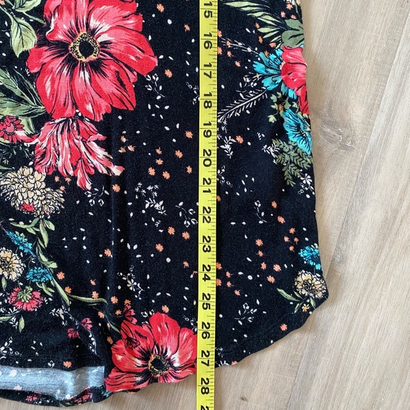 Maurices 24/7 Women’s Pull Over Short Sleeved Top - Picture 5 of 5